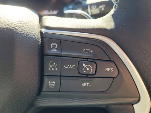 Used 2025 Jeep Grand Cherokee Altitude image 24