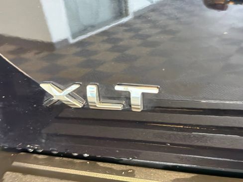 Used 2024 Ford Expedition XLT AWD/4WD image 7