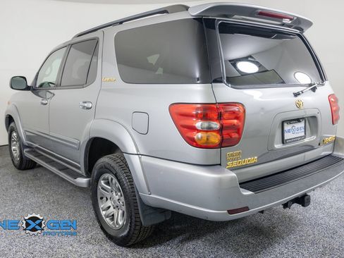 Used 2004 Toyota Sequoia Limited w/ Preferred Accessory Pkg AWD/4WD image 5