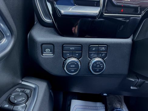 Used 2025 GMC Sierra 1500 SLT AWD/4WD image 9