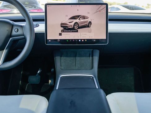 Used 2023 Tesla Model Y Long Range image 13