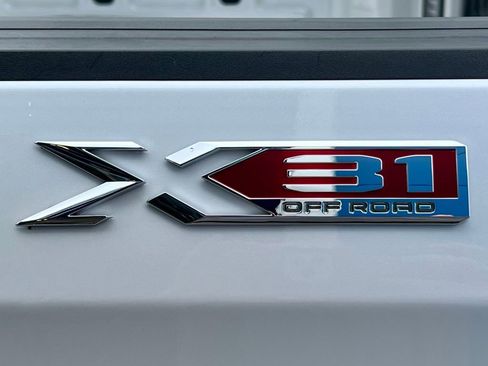 Used 2021 GMC Sierra 1500 SLT w/ SLT Premium Package image 17