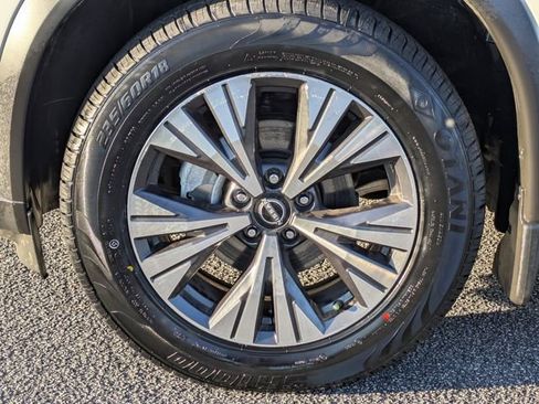 Used 2023 Nissan Rogue SV w/ SV Premium B Package image 10