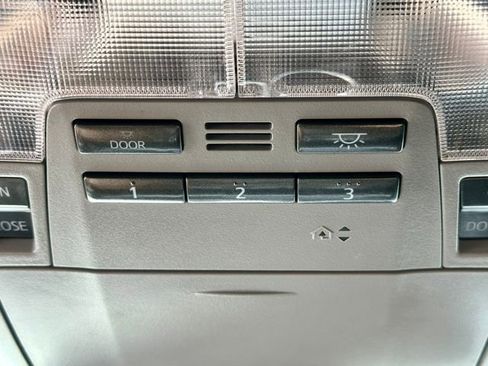 Used 2019 Toyota Highlander SE image 39