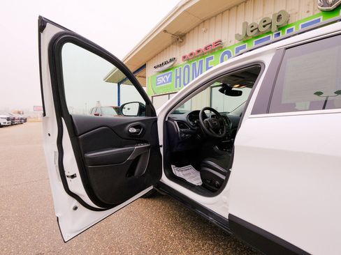 Used 2022 Jeep Cherokee Latitude Lux w/ Sun & Sound Group image 24