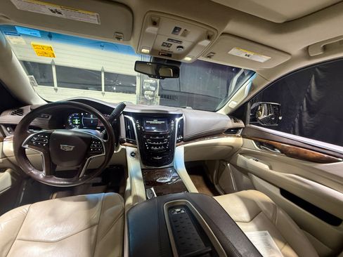 Used 2016 Cadillac Escalade Luxury AWD/4WD image 20