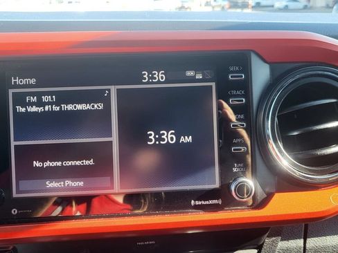 Used 2020 Toyota Tacoma TRD Sport AWD/4WD image 36