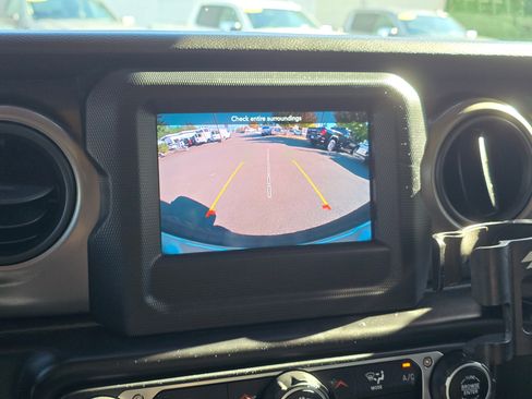 Used 2021 Jeep Wrangler Sport S image 20