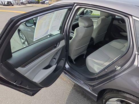 Used 2019 Honda Accord Touring image 15