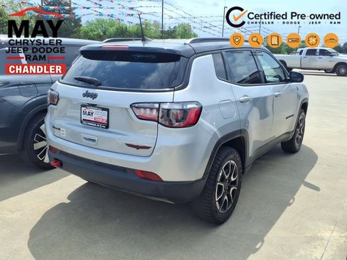 Used 2025 Jeep Compass Trailhawk AWD/4WD image 2
