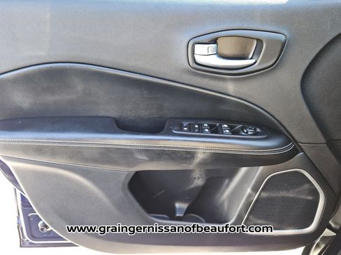 Used 2021 Jeep Compass Latitude w/ Driver Assistance Group FWD image 16