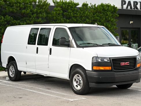Used 2022 GMC Savana 3500 Extended w/ Driver Convenience Package RWD image 3