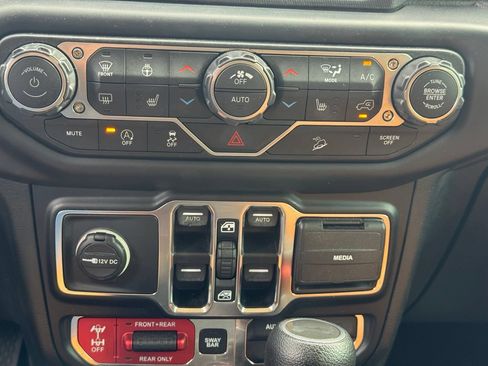 Used 2019 Jeep Wrangler Unlimited Rubicon AWD/4WD image 11