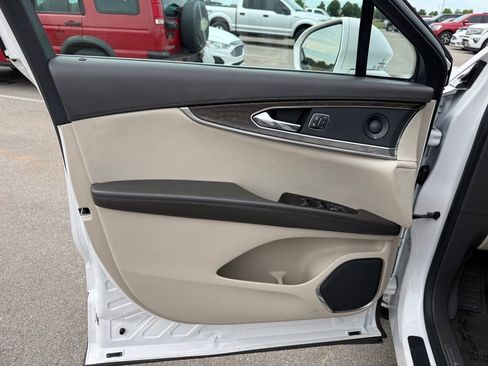 Used 2019 Lincoln Nautilus Reserve FWD image 9