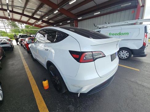 Used 2022 Tesla Model Y Long Range AWD/4WD image 7