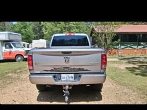 Used 2021 RAM 1500 Classic SLT image 8