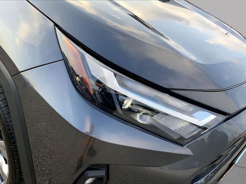 Used 2022 Toyota RAV4 XLE Premium FWD image 28