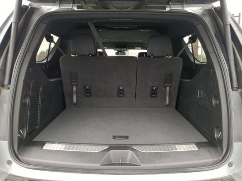 Used 2025 Chevrolet Suburban Z71 image 30