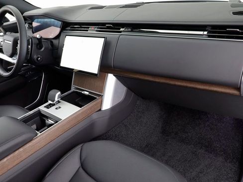 New 2025 Land Rover Range Rover SE image 22
