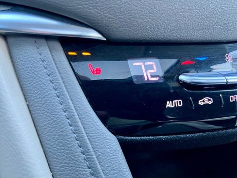 Used 2018 Cadillac XT5 Luxury w/ Driver Awareness Package image 27