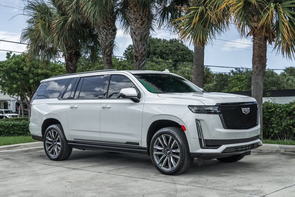 Used 2023 Cadillac Escalade ESV Sport Platinum w/ Heavy-Duty Trailer Package AWD/4WD image 11