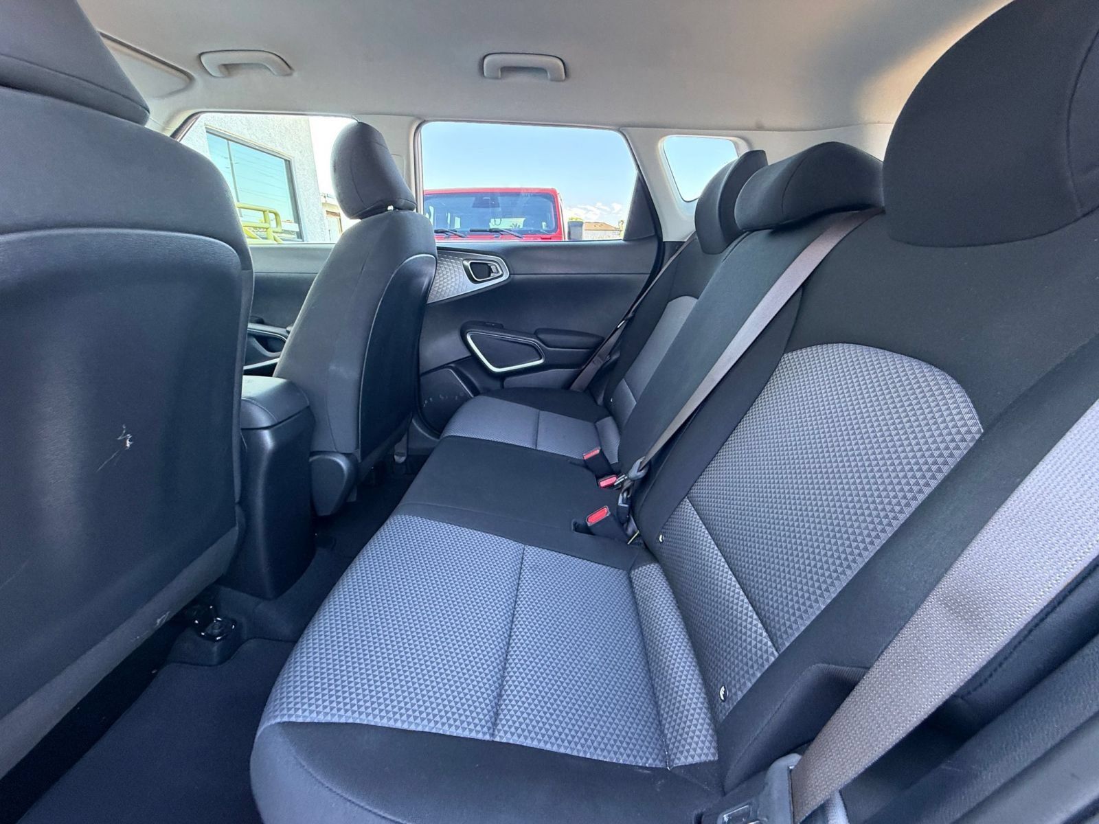 Used 2025 Kia Soul LX w/ LX Technology Package FWD image 22