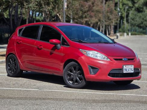 Used 2012 Ford Fiesta SE FWD image 3