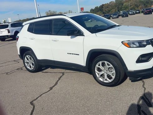 Used 2024 Jeep Compass Latitude image 2
