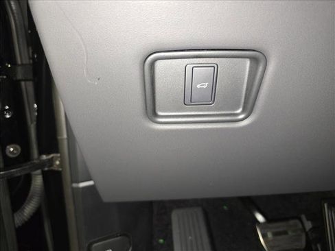 New 2025 Land Rover Range Rover SE image 26