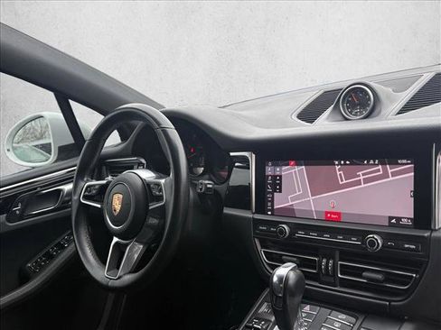 Used 2020 Porsche Macan image 25