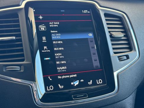 Used 2020 Volvo XC90 T5 Momentum w/ Protection Package Premier FWD image 18