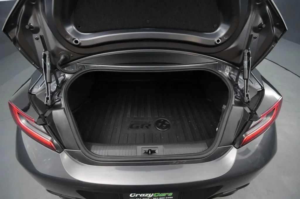 Used 2022 Toyota GR86 w/ ALL Weather Mat Package (TMS) RWD image 38