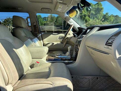 Used 2014 INFINITI QX80 4WD w/ Deluxe Touring Package image 30