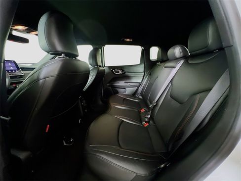 Used 2024 Jeep Compass Trailhawk image 21