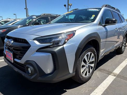 Certified 2025 Subaru Outback Premium AWD/4WD image 4