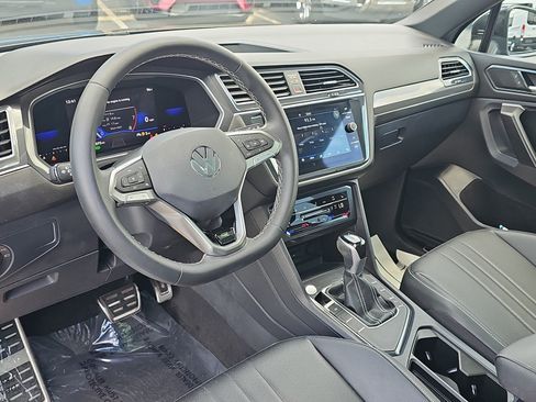 Used 2023 Volkswagen Tiguan SE R-Line FWD image 16