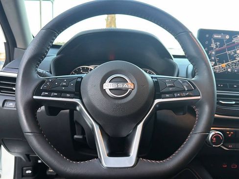 Used 2023 Nissan Altima 2.5 SR w/ SR Premium Package FWD image 8