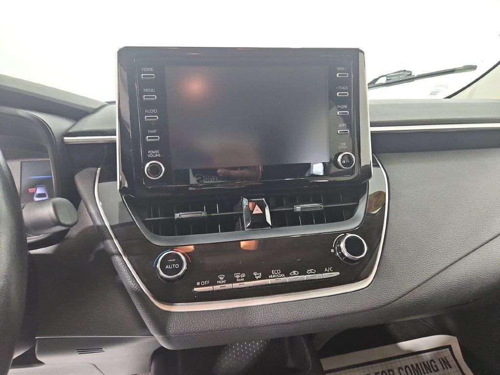 Used 2020 Toyota Corolla LE FWD image 19