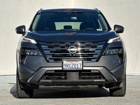 Certified 2025 Nissan Rogue SL w/ SL Premium Package FWD image 9