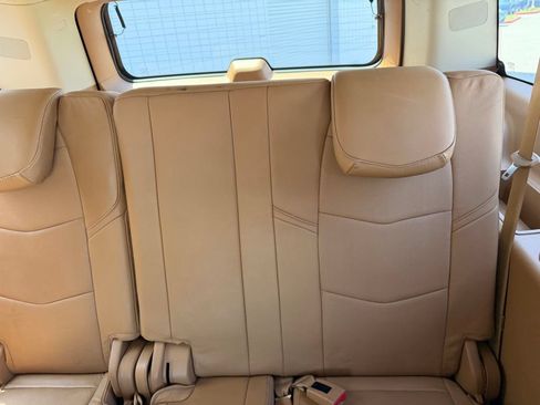 Used 2016 Cadillac Escalade ESV Platinum AWD/4WD image 19