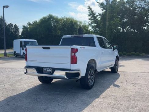 Used 2024 Chevrolet Silverado 1500 LT AWD/4WD image 8