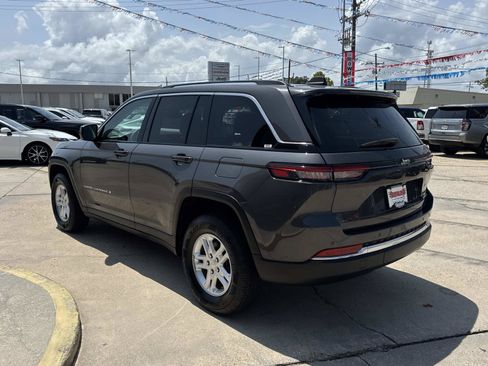 Used 2024 Jeep Grand Cherokee Laredo RWD image 5
