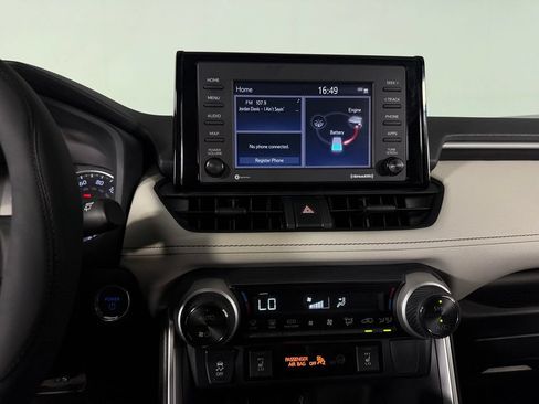 Used 2020 Toyota RAV4 XLE w/ XLE Grade Weather Package AWD/4WD image 19
