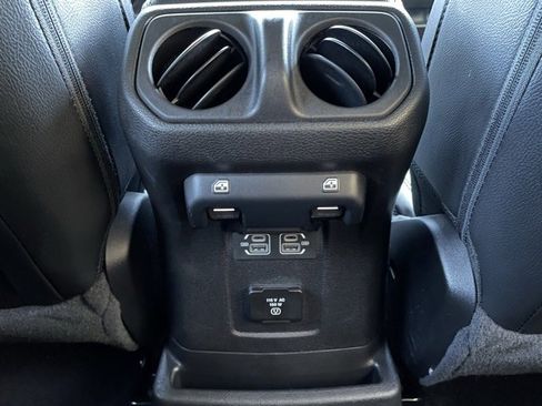 Used 2022 Jeep Wrangler Unlimited Sahara image 17