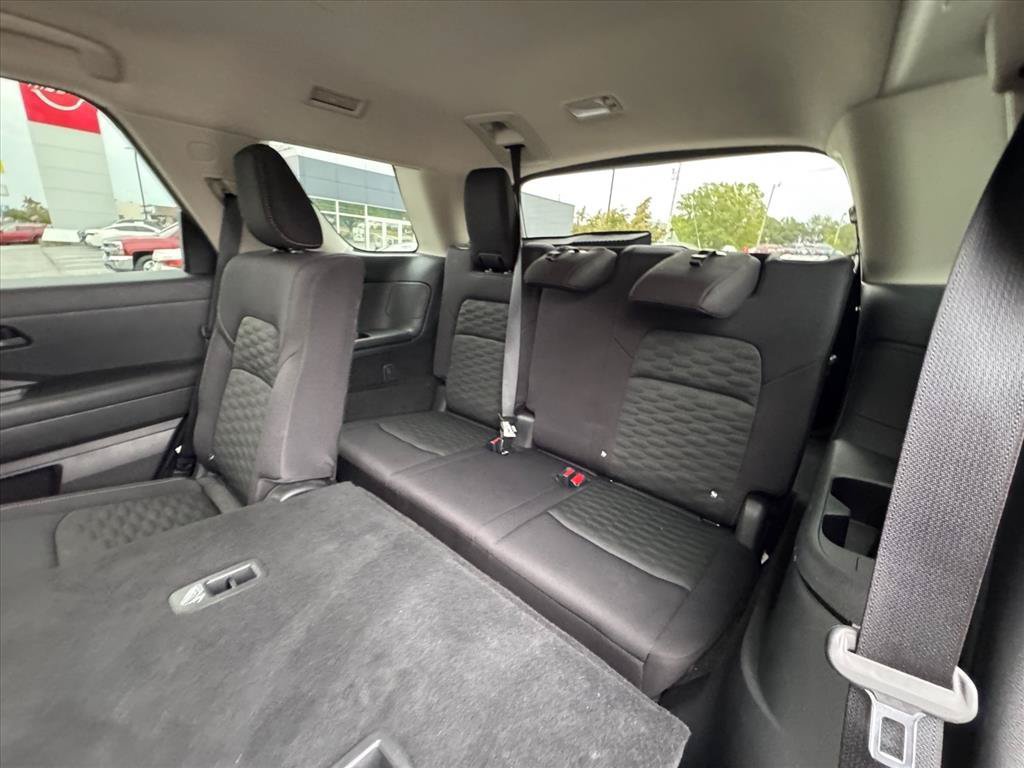 Certified 2024 Nissan Pathfinder SV w/ Lighting Package (N92) FWD image 12