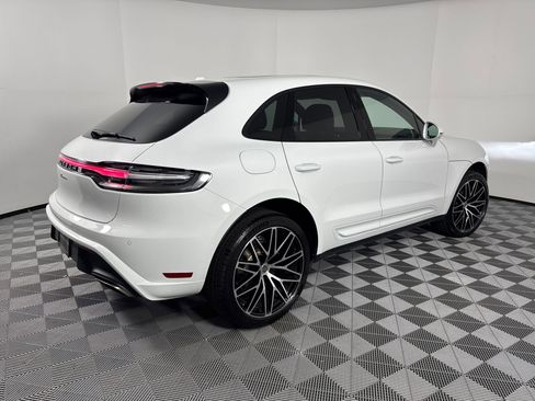 Certified 2025 Porsche Macan image 9