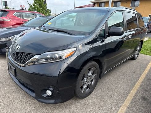 Used 2015 Toyota Sienna SE FWD image 6