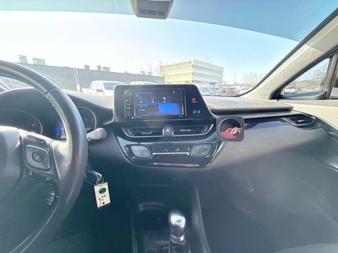 Used 2018 Toyota C-HR XLE FWD image 12