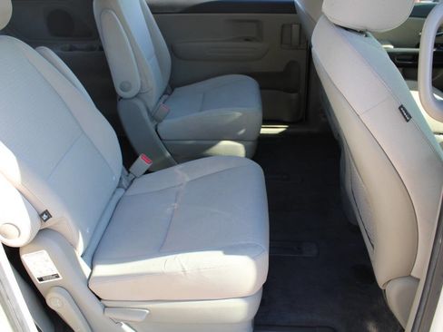 Used 2018 Kia Sedona L image 5