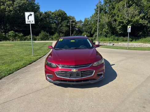 Used 2017 Chevrolet Malibu Premier w/ Premier Sun and Wheel Package FWD image 2